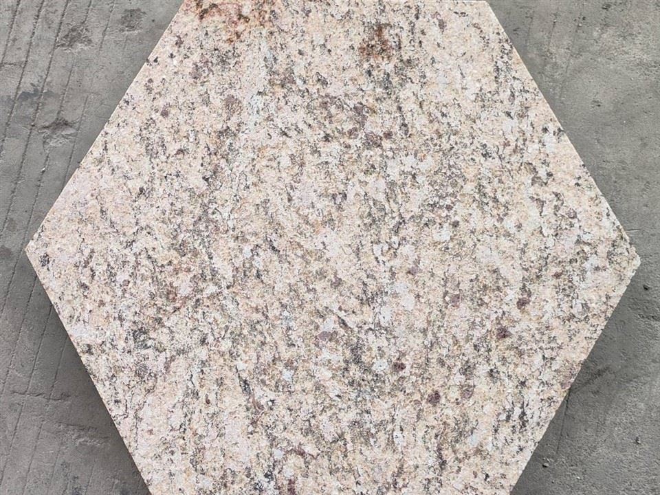 Flamed New Venetian Gold Egzagòn pave